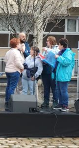 Venus vêtus de bleu pour la Journée de l'Austisme, nos chanteurs et rappeurs sont montés sur scène Place Chavanelle à Saint-Etienne samedi 1er avril